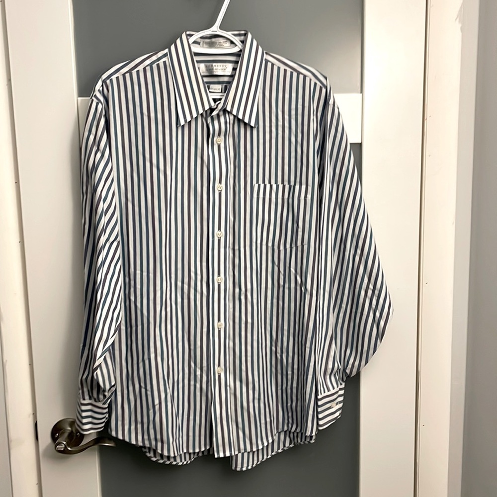 Single Needle Tailoring Hennessy  by Van Heusen dress shirt